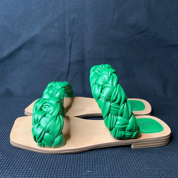 GUESS Raign Puffy Woven Flat Sandals. Size 5. Medium Green. - Picture 2 of 8